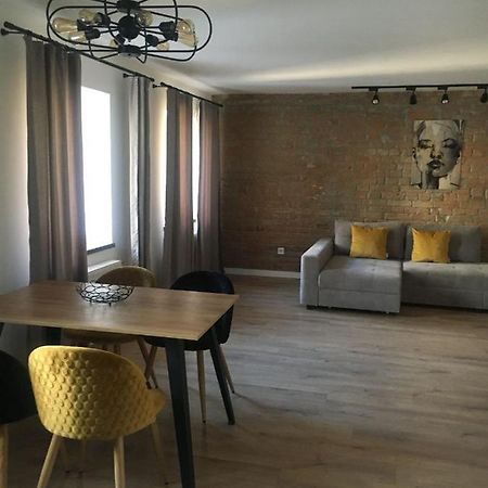 Дворівневі Апартаменти На Площі Ринок Лвив Екстериор снимка